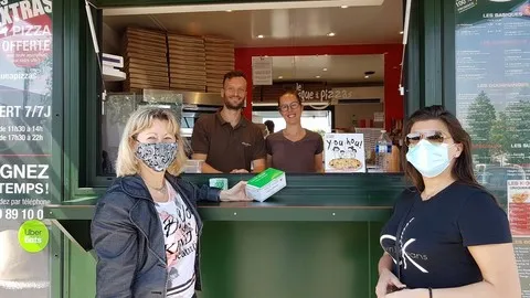 Distribution de masques aux petits commerces Catherine Aliquot-Vialat, St Pierre du Perray, distribution de masques aux petits commerces, 24 avril 2020