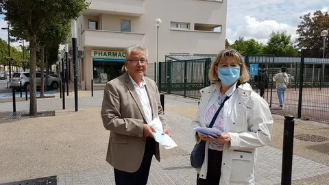 Distribution de masques aux collégiens Covid-19, Catherine Aliquot-Vialat, distribution de masques aux collégiens